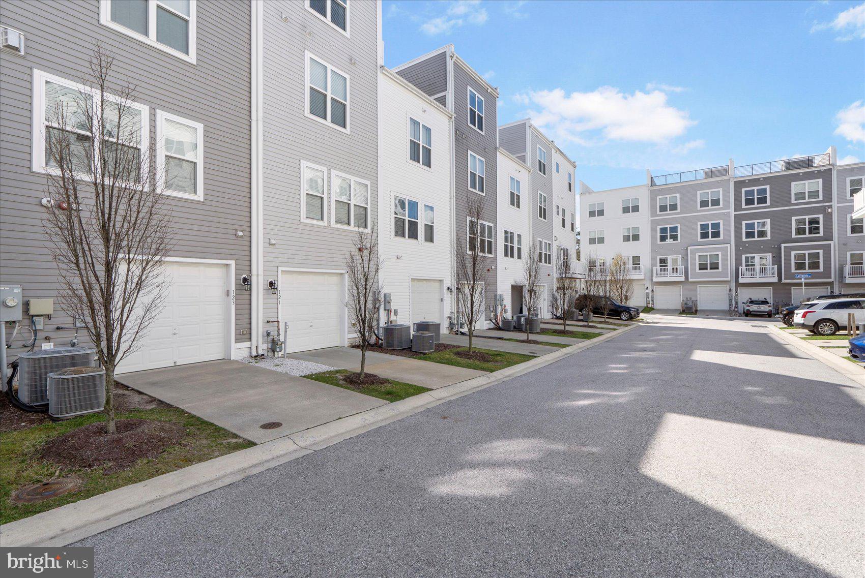 ADMIRALS SQUARE - Residential