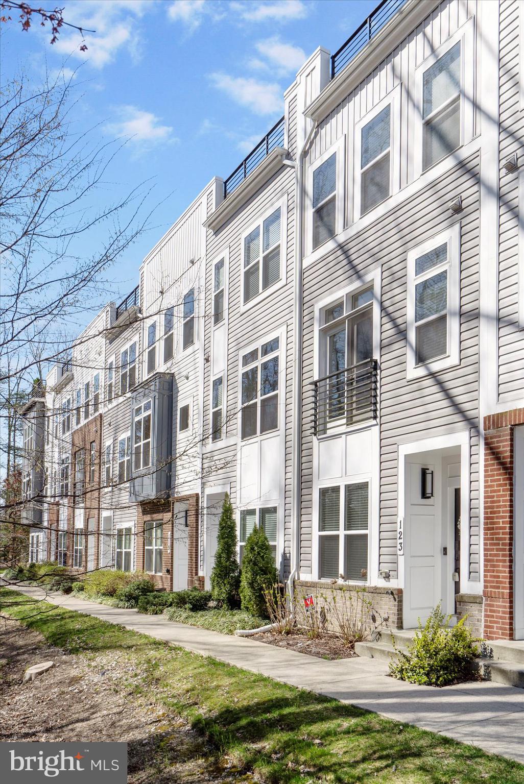 ADMIRALS SQUARE - Residential