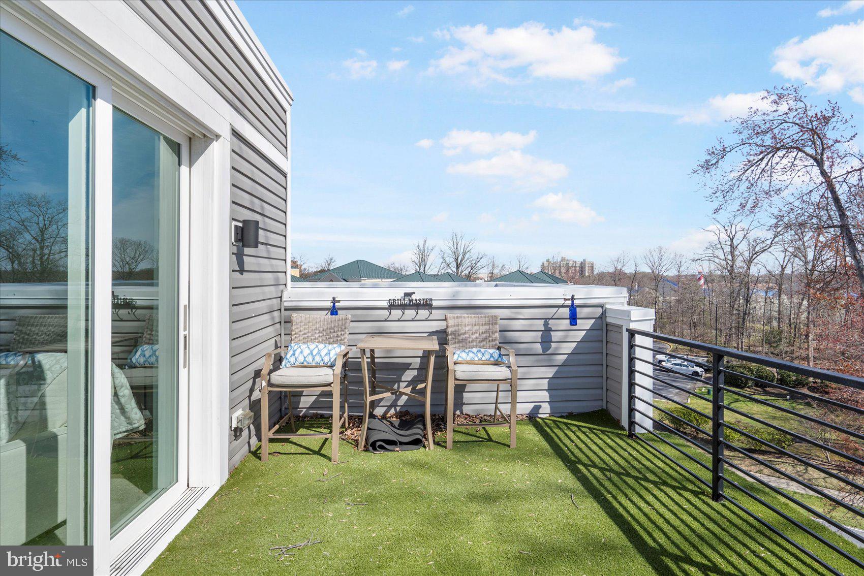 ADMIRALS SQUARE - Residential