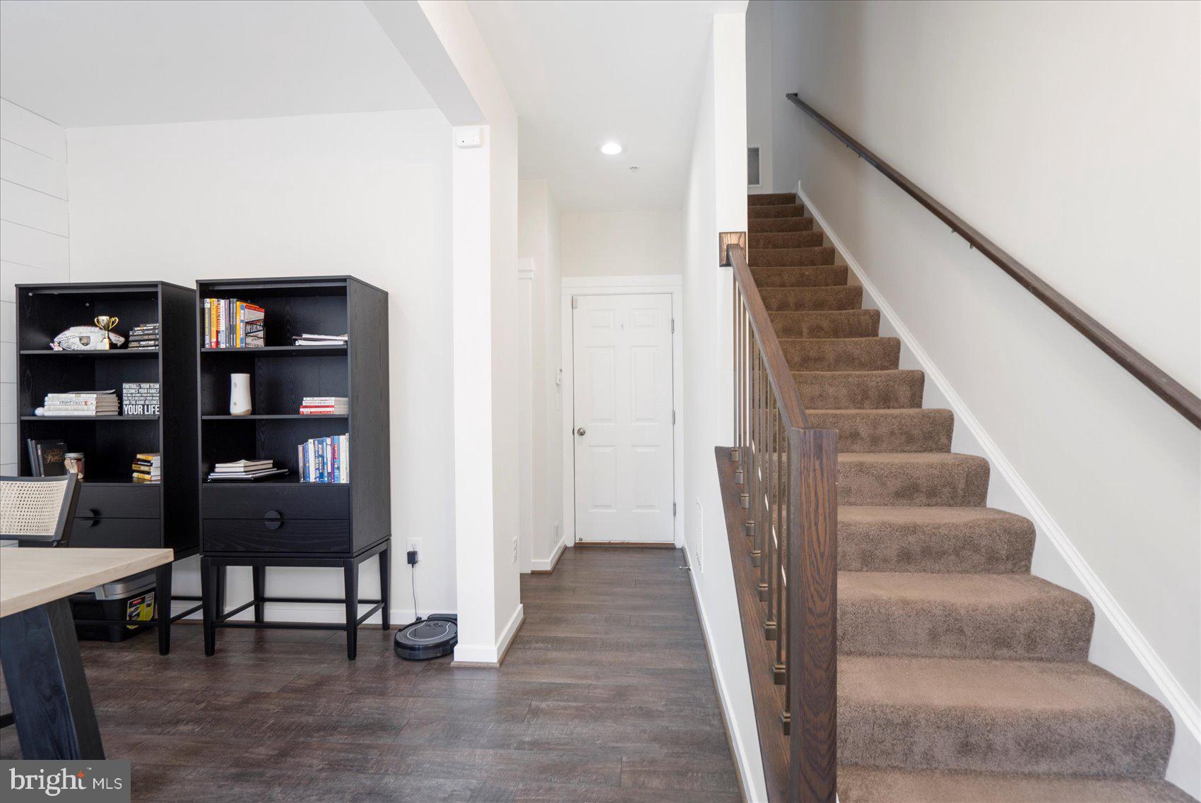 ADMIRALS SQUARE - Residential