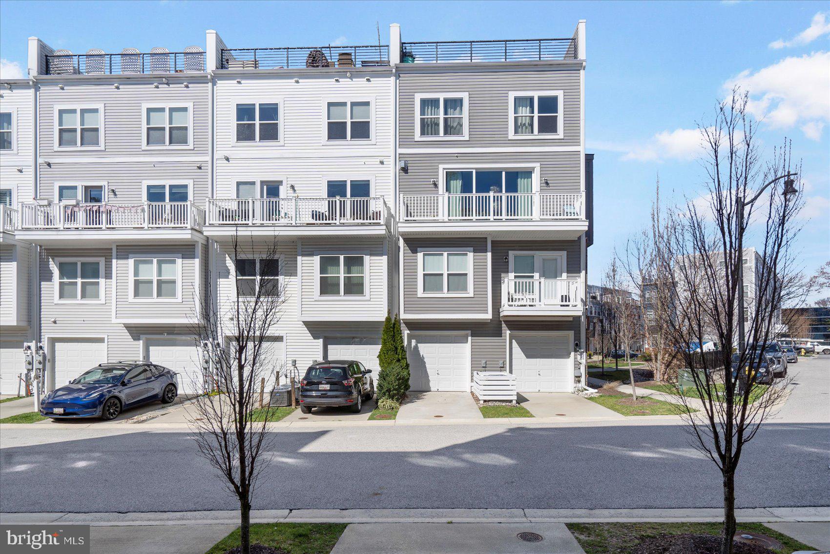 ADMIRALS SQUARE - Residential