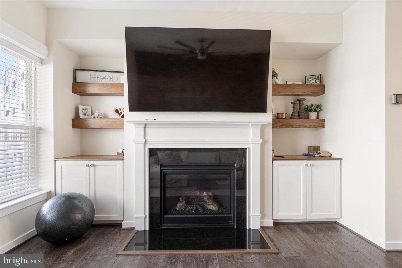 ADMIRALS SQUARE - Residential