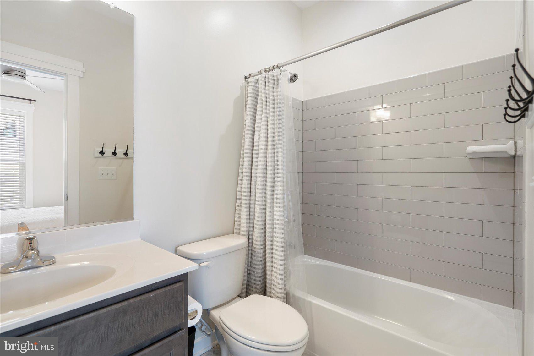 ADMIRALS SQUARE - Residential