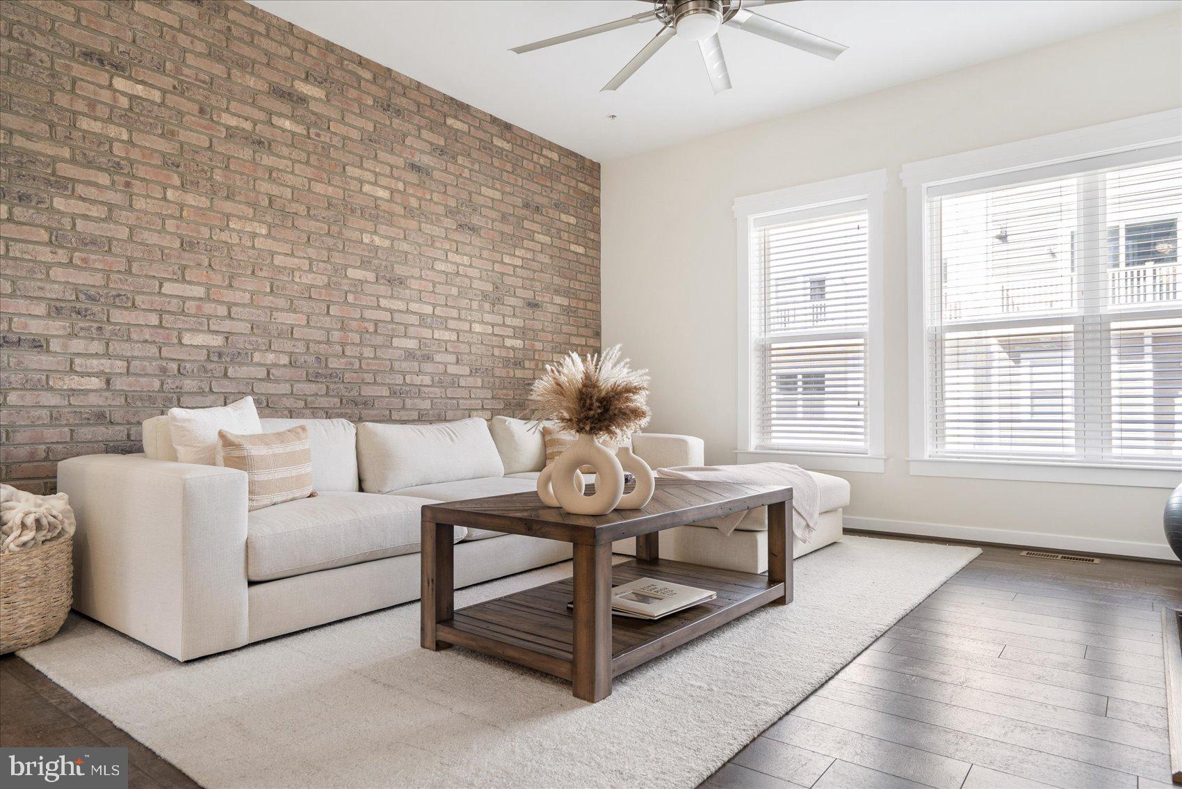 ADMIRALS SQUARE - Residential