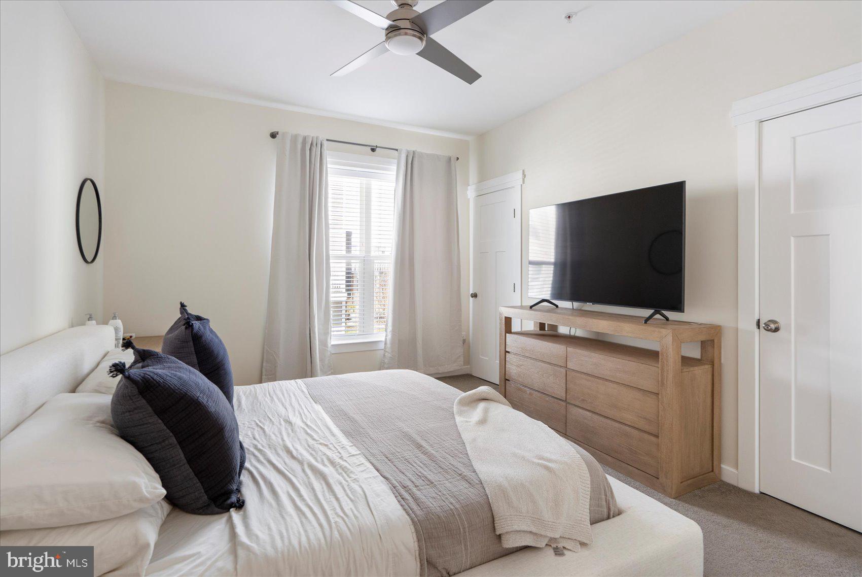 ADMIRALS SQUARE - Residential