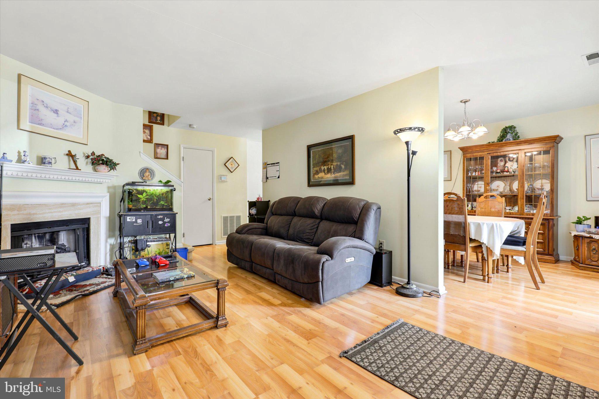 302 COLETTES COURT