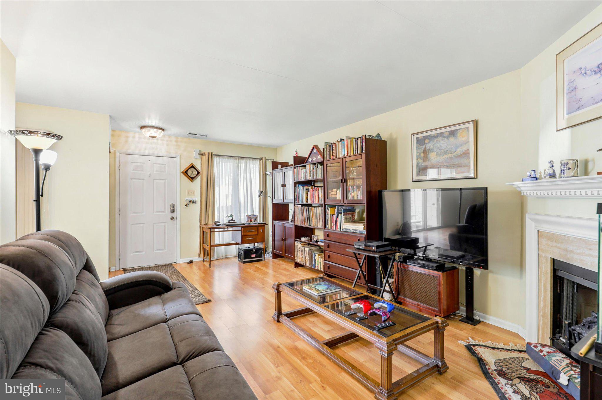 302 COLETTES COURT