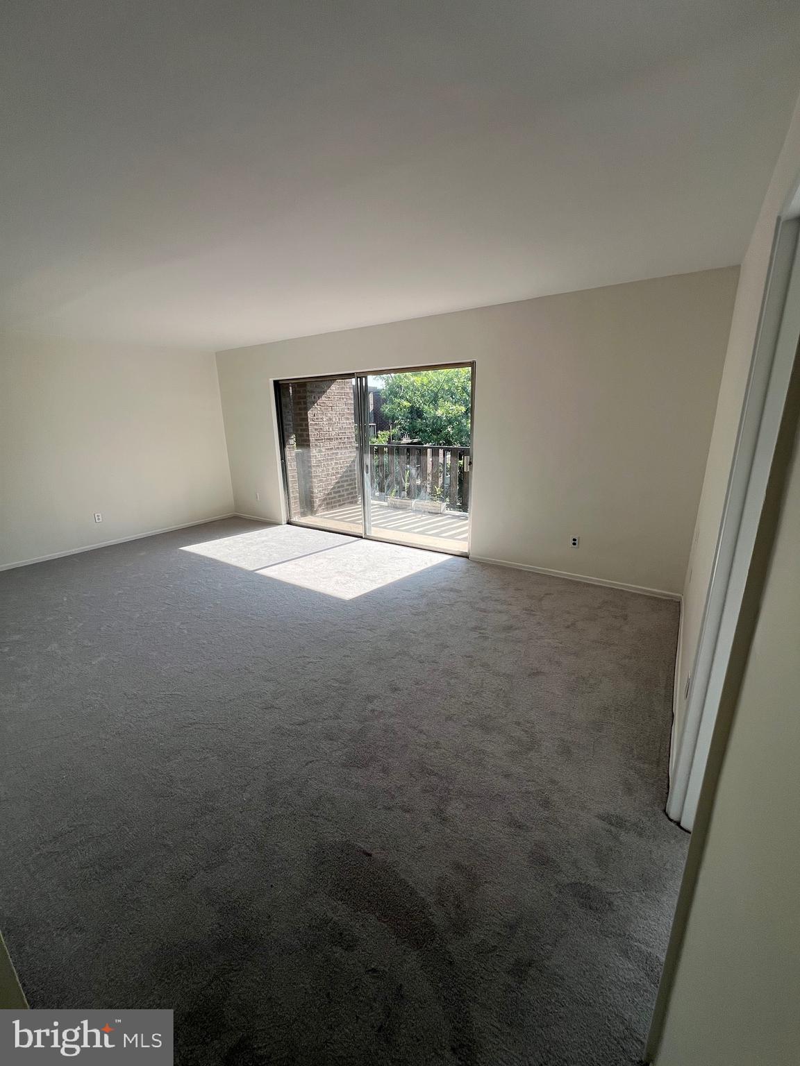 1570 THE FAIRWAY 507E
