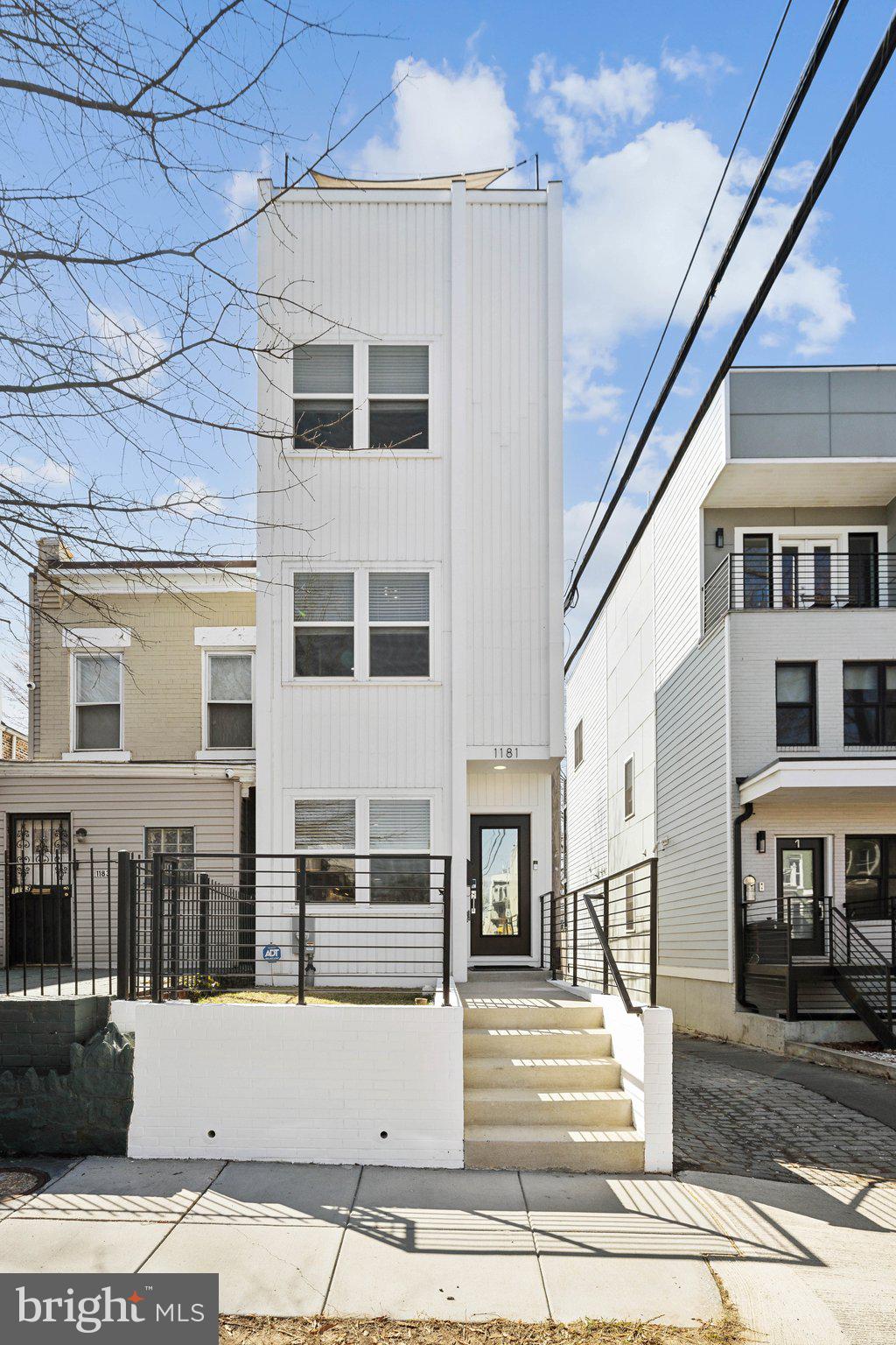 1181 NEAL STREET NE