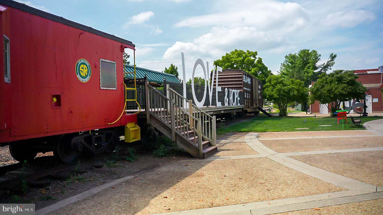 LEE SQUARE - Residential