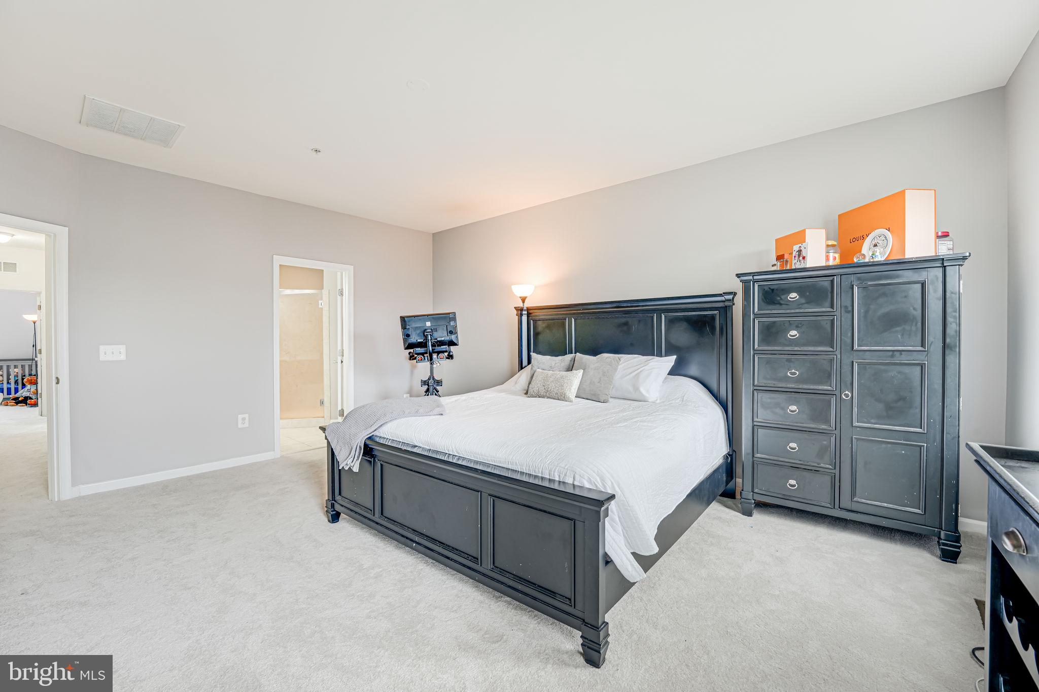 LEE SQUARE - Residential