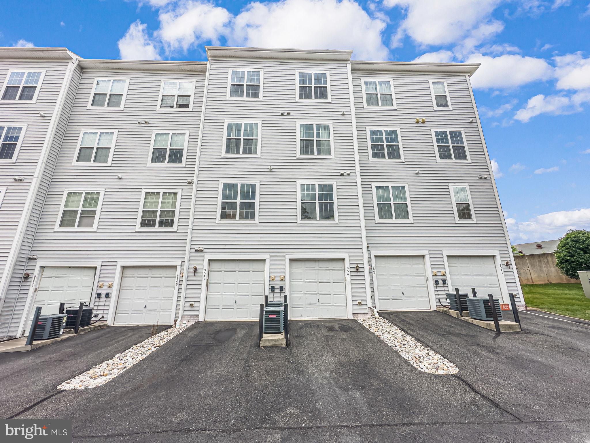 LEE SQUARE - Residential