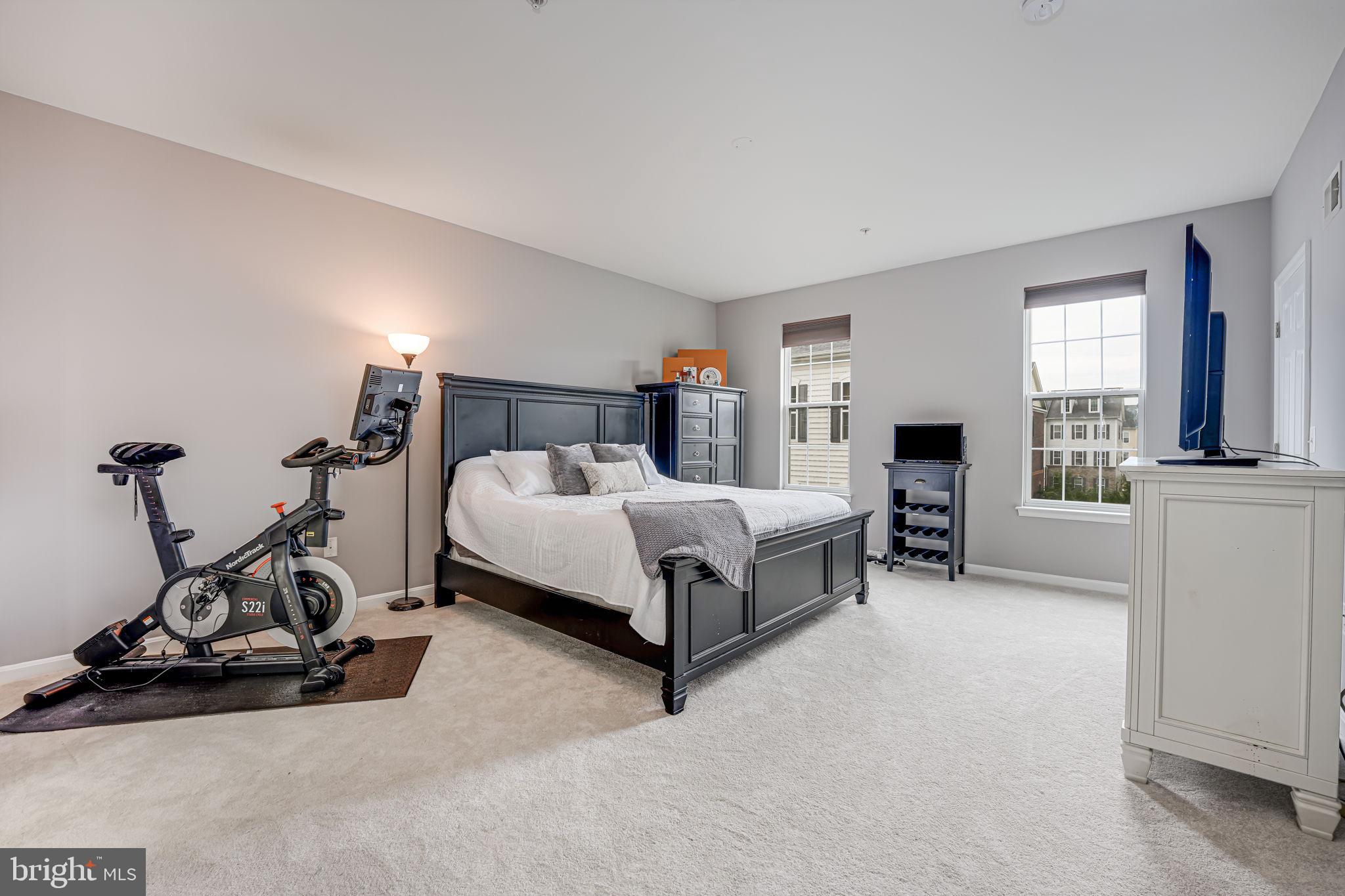 LEE SQUARE - Residential