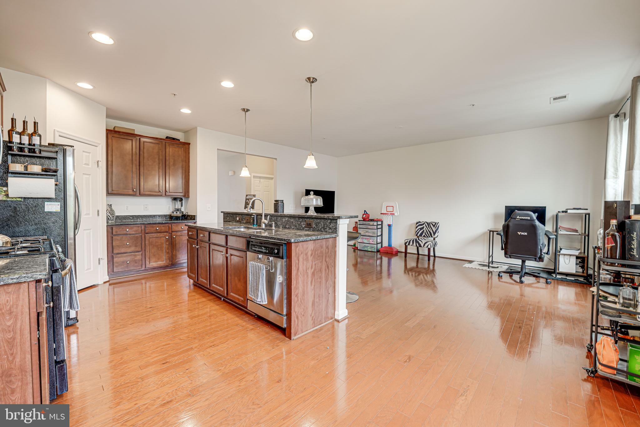 LEE SQUARE - Residential