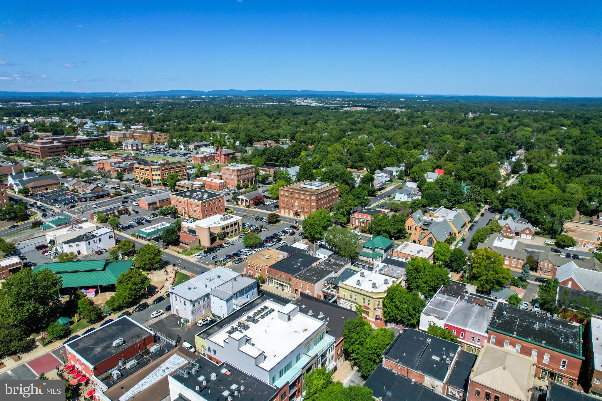LEE SQUARE - Residential