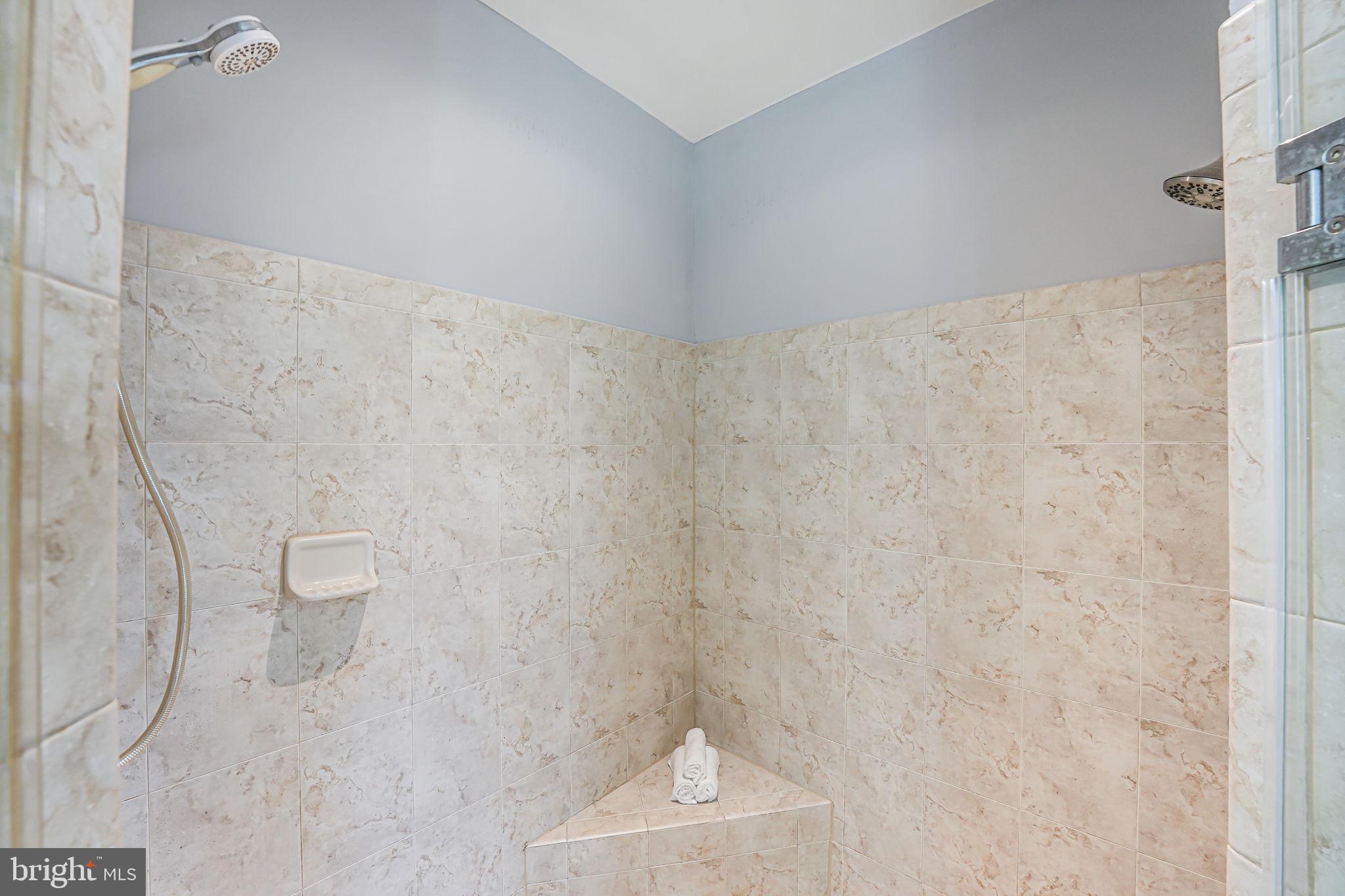 LEE SQUARE - Residential