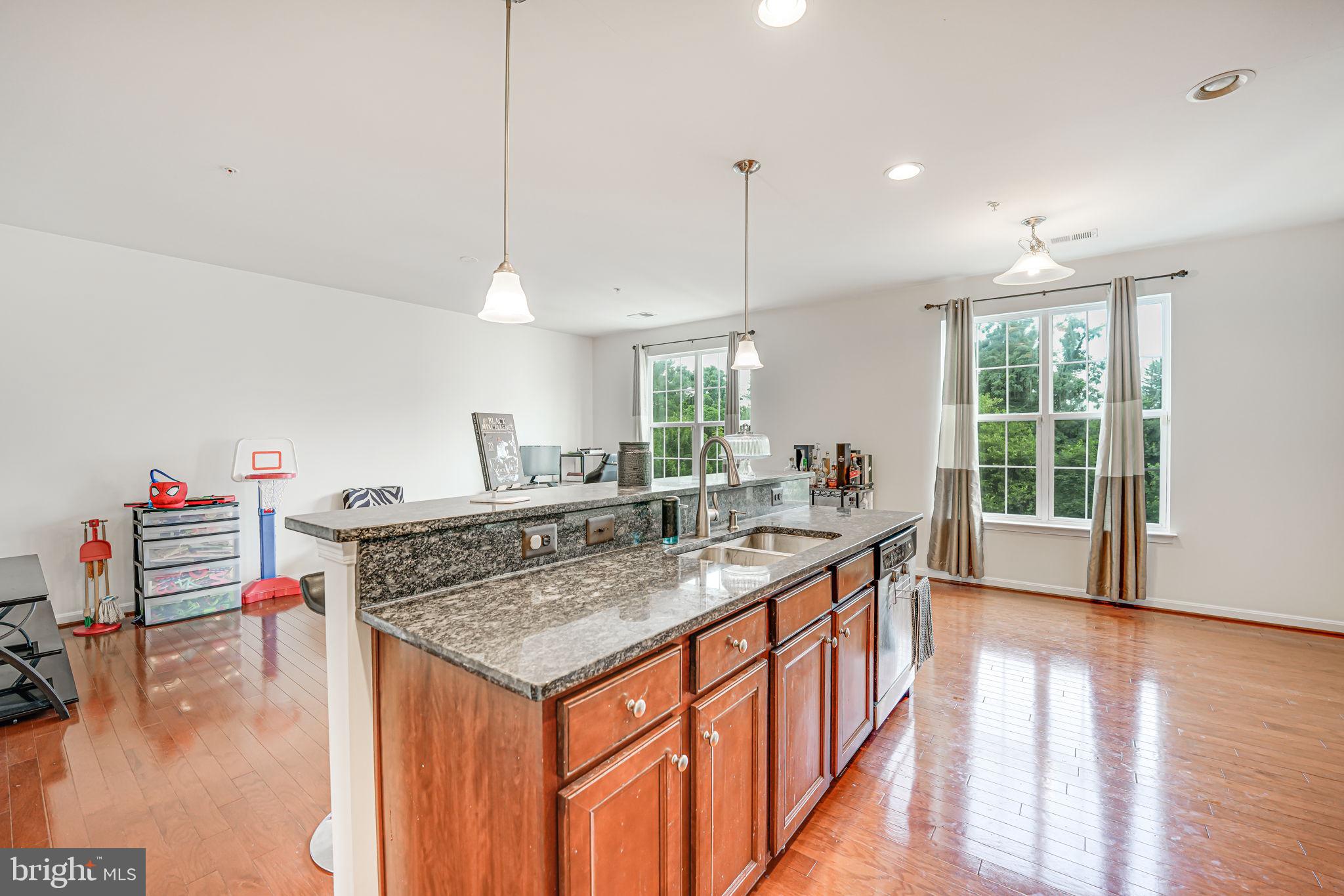 LEE SQUARE - Residential