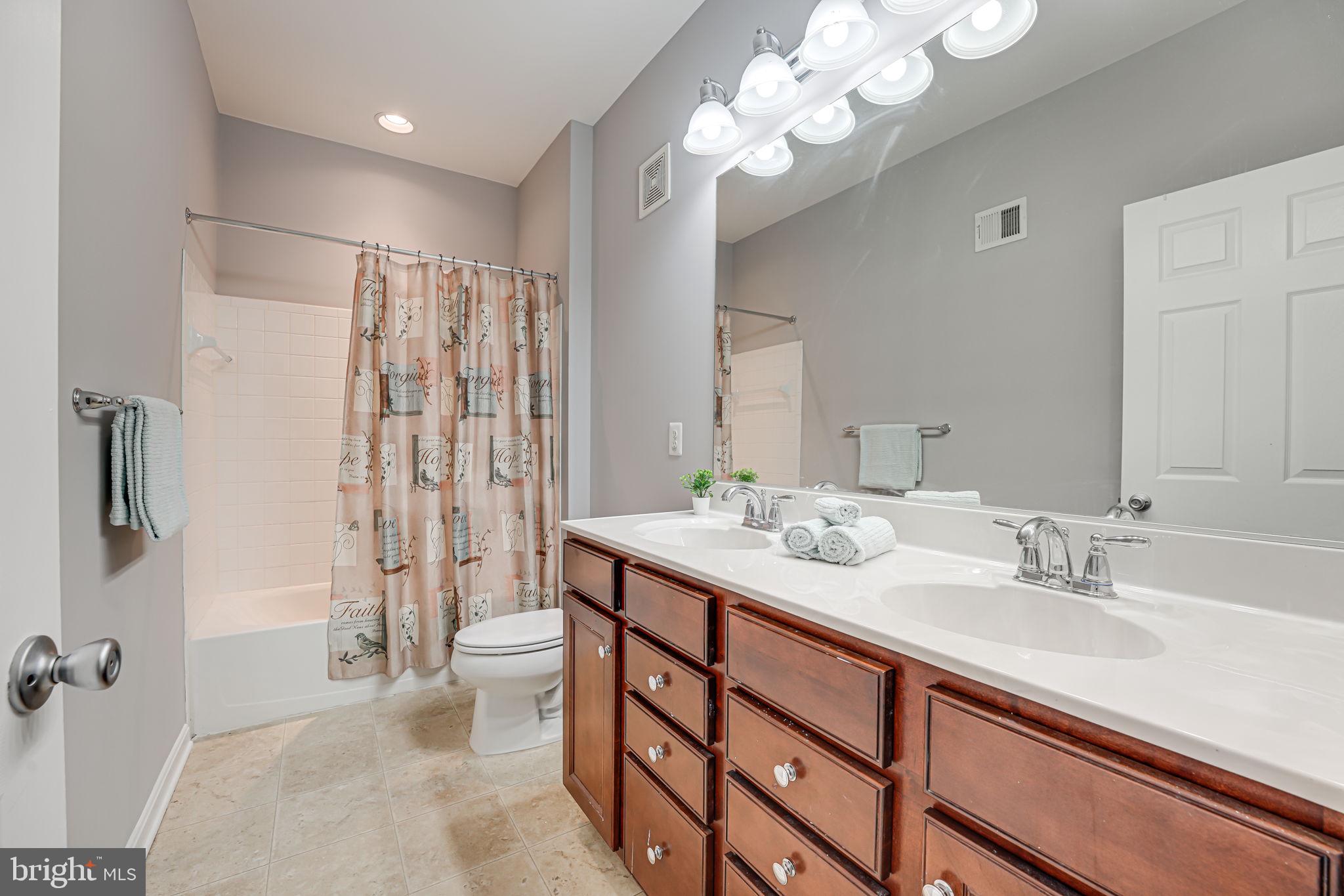 LEE SQUARE - Residential