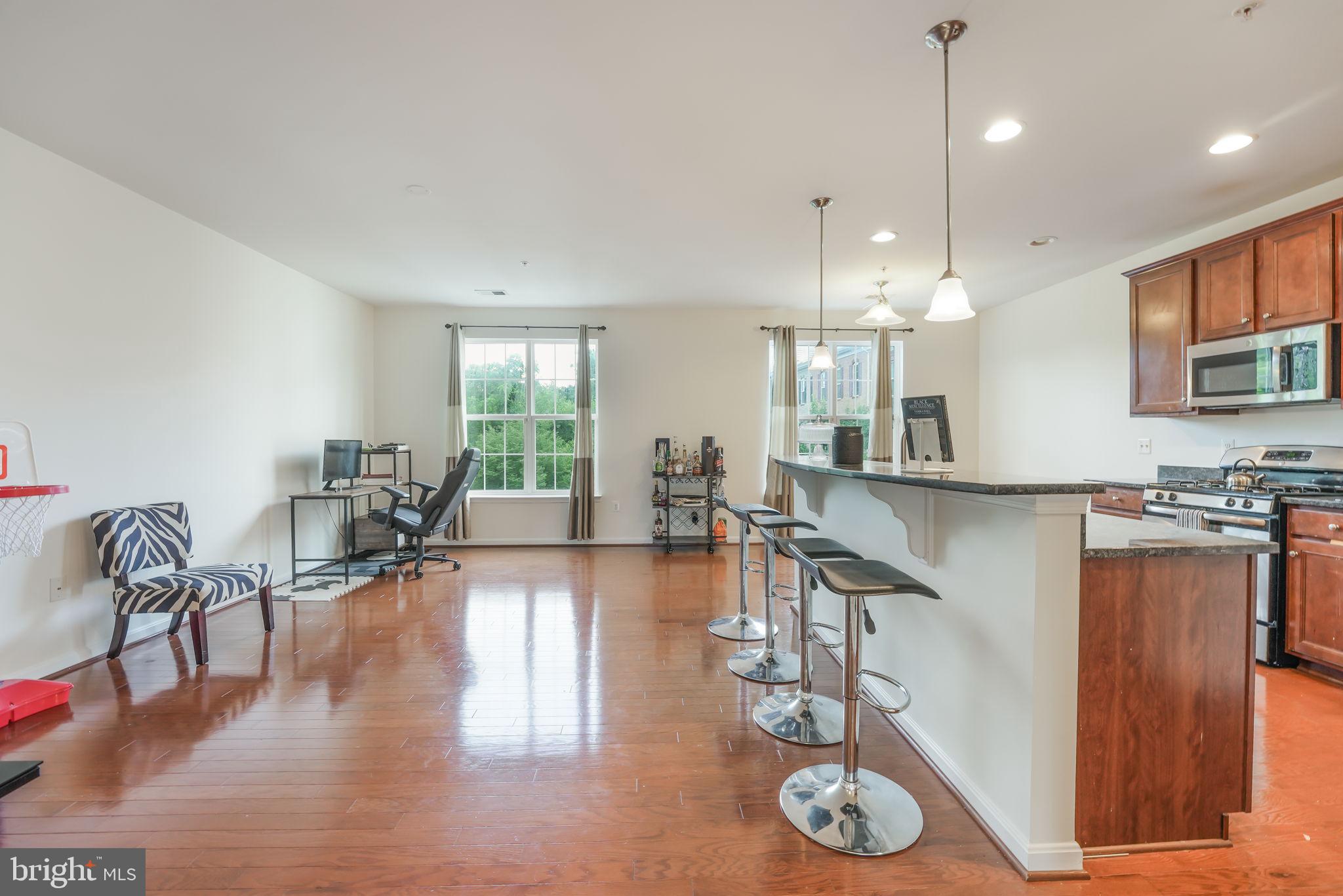 LEE SQUARE - Residential