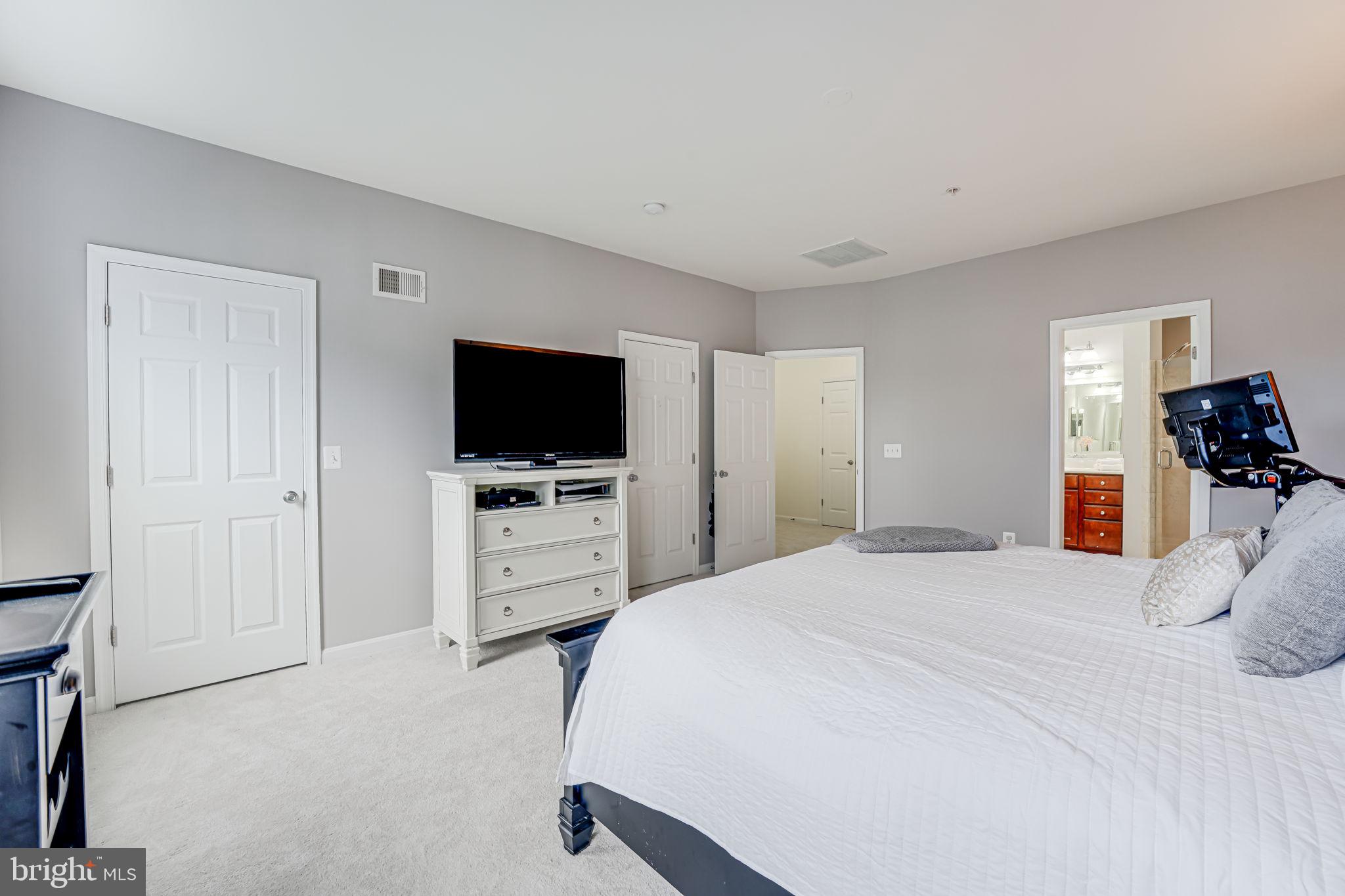 LEE SQUARE - Residential