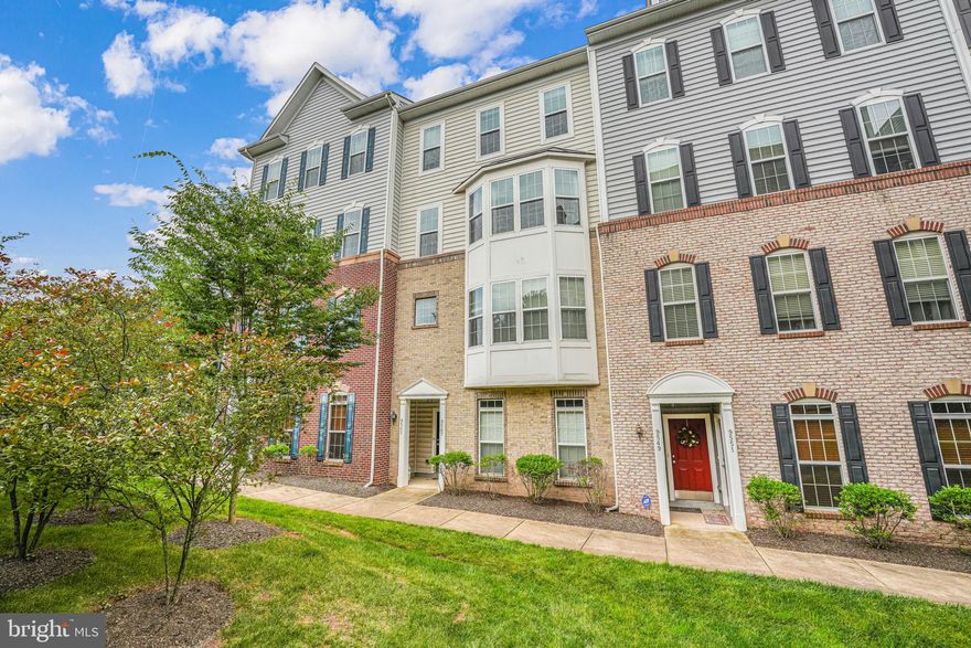 2 level condo in Historic Manassas! Less than 1 mile to VRE and old town. 2500 upper level unit with 3 bedrooms and 2.5 bathrooms! All new carpet in 2024! Freshly painted just waiting for you! Spacious open floor plan with large living room, formal dining room, and kitchen/family room combo! Wood floors in kitchen/family room.  Stainless Steel appliances include gas burner stove, built-in microwave, dishwasher, & refrigerator!Granite counters and room for seating for 4 at the breakfast bar, large corner pantry and plenty of room for an eat-in table in the breakfast nook. Upstairs you'll find the huge primary en-suite with 2 walk-in closets, and a primary bathroom featuring separate "his-and-hers" sinks, a large corner shower with seamless glass door, custom tile, and shower seat.  The upper floor includes 2 additional well appointed bedrooms and a full guest bath with a tub/shower combo and dual vanity.  The laundry room is conveniently located on the upper level so no carrying loads up and down the stairs!  This is the perfect home to enjoy all that Old Town Manassas has to offer.  Harris Pavilion offers a Farmer's Market spring-Fall, ice skating in the winter, and entertainment year round. Find plenty of shopping, restaurants, breweries, entertainment facilities and family fun all within a short distance. Leave your car in the garage!