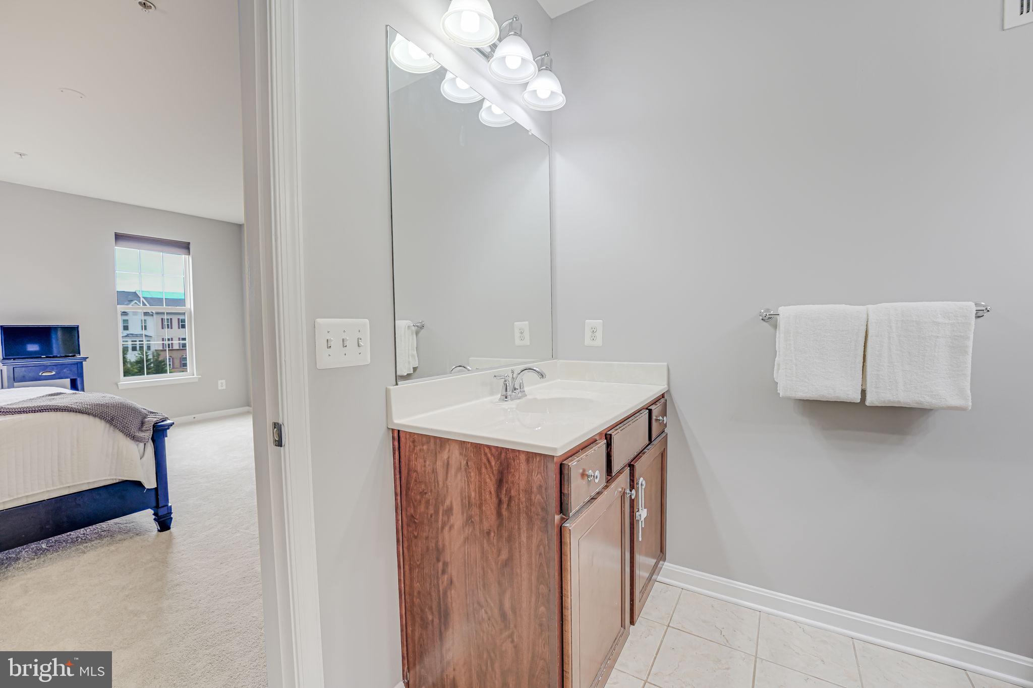 LEE SQUARE - Residential