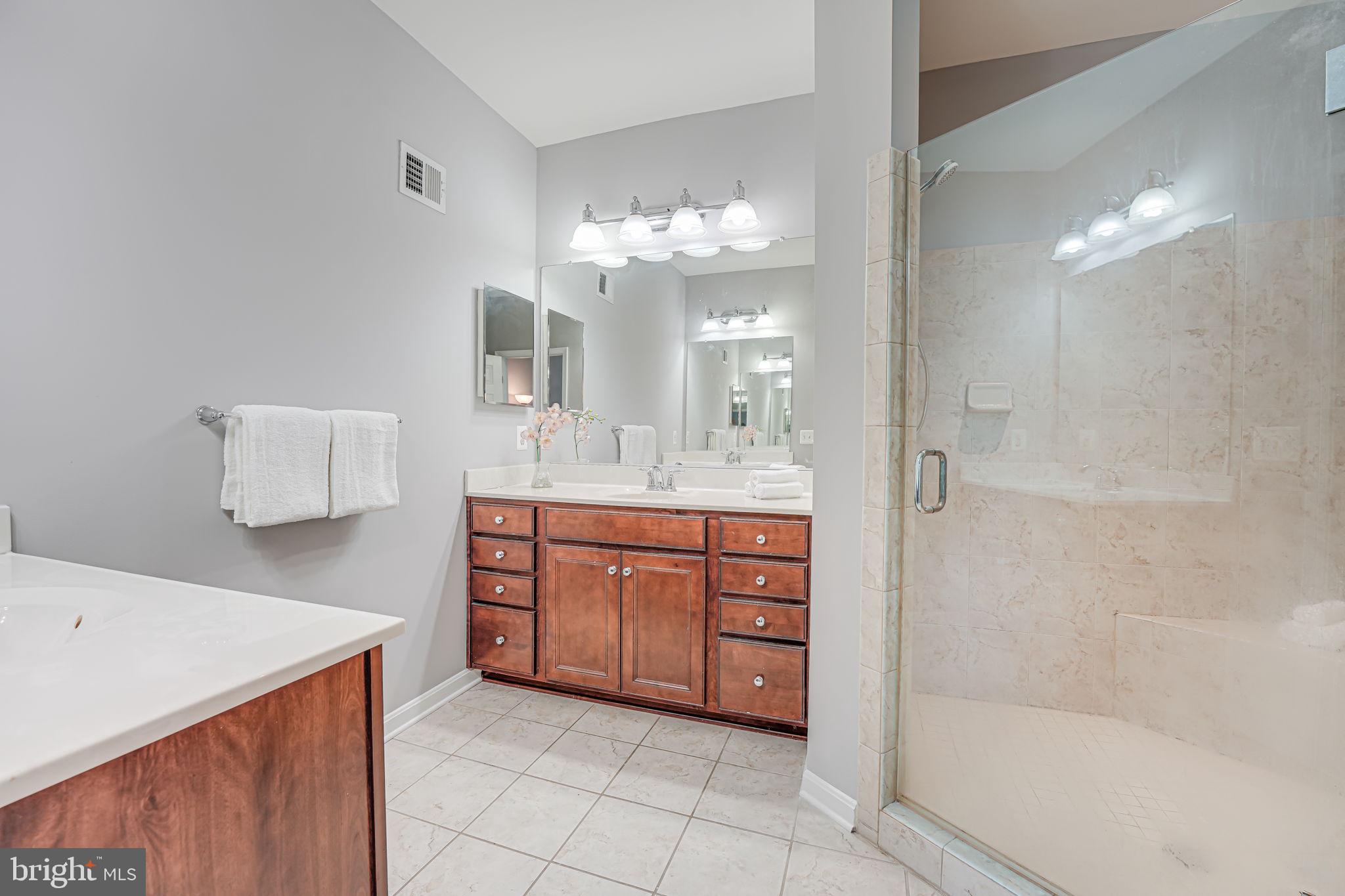 LEE SQUARE - Residential