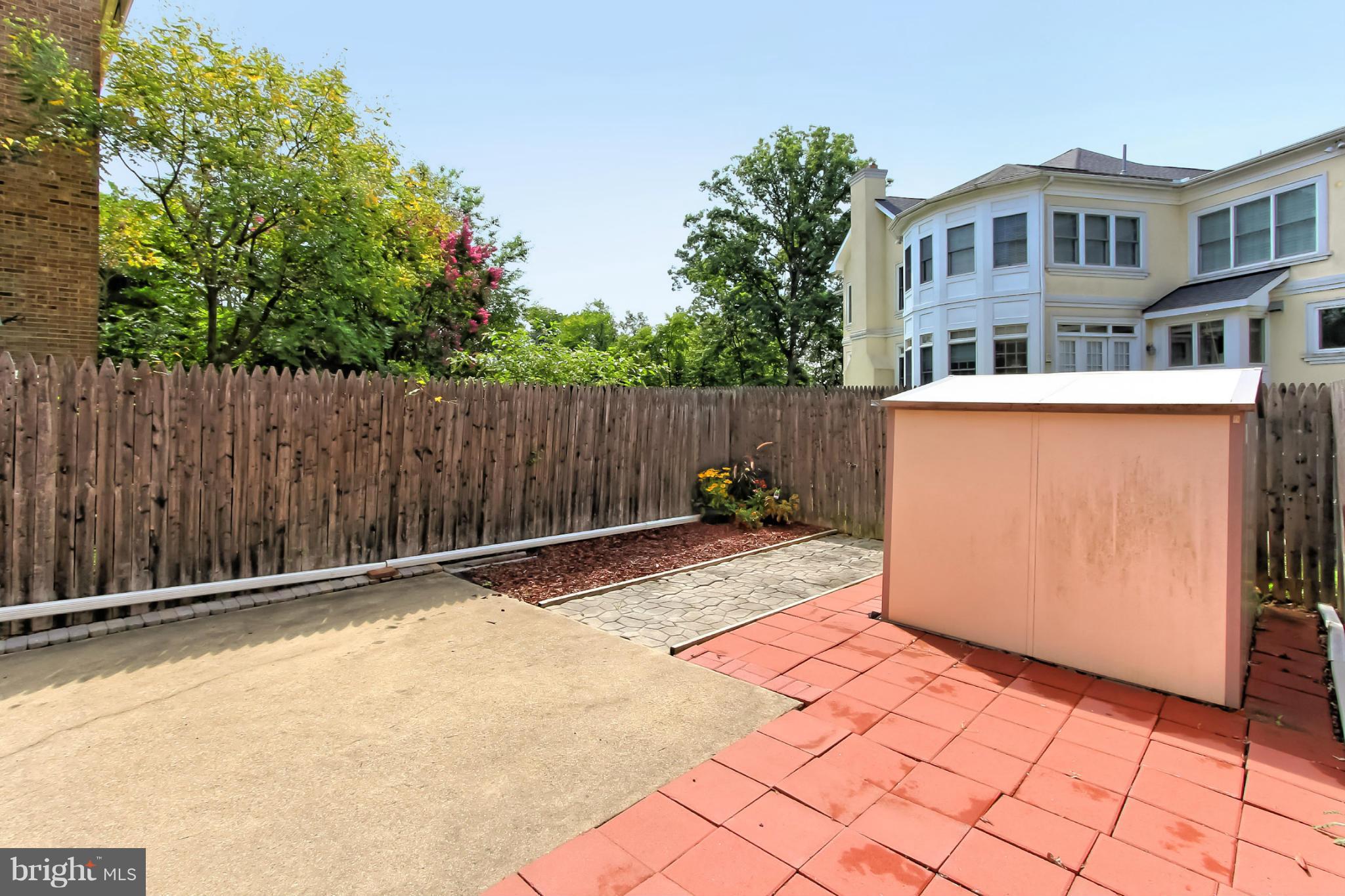 LEEWOOD - Residential