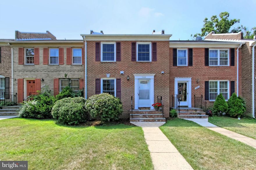 Call for combination box and security system codes prior to showing.  Vacant and move in ready.  Thanks for showing.