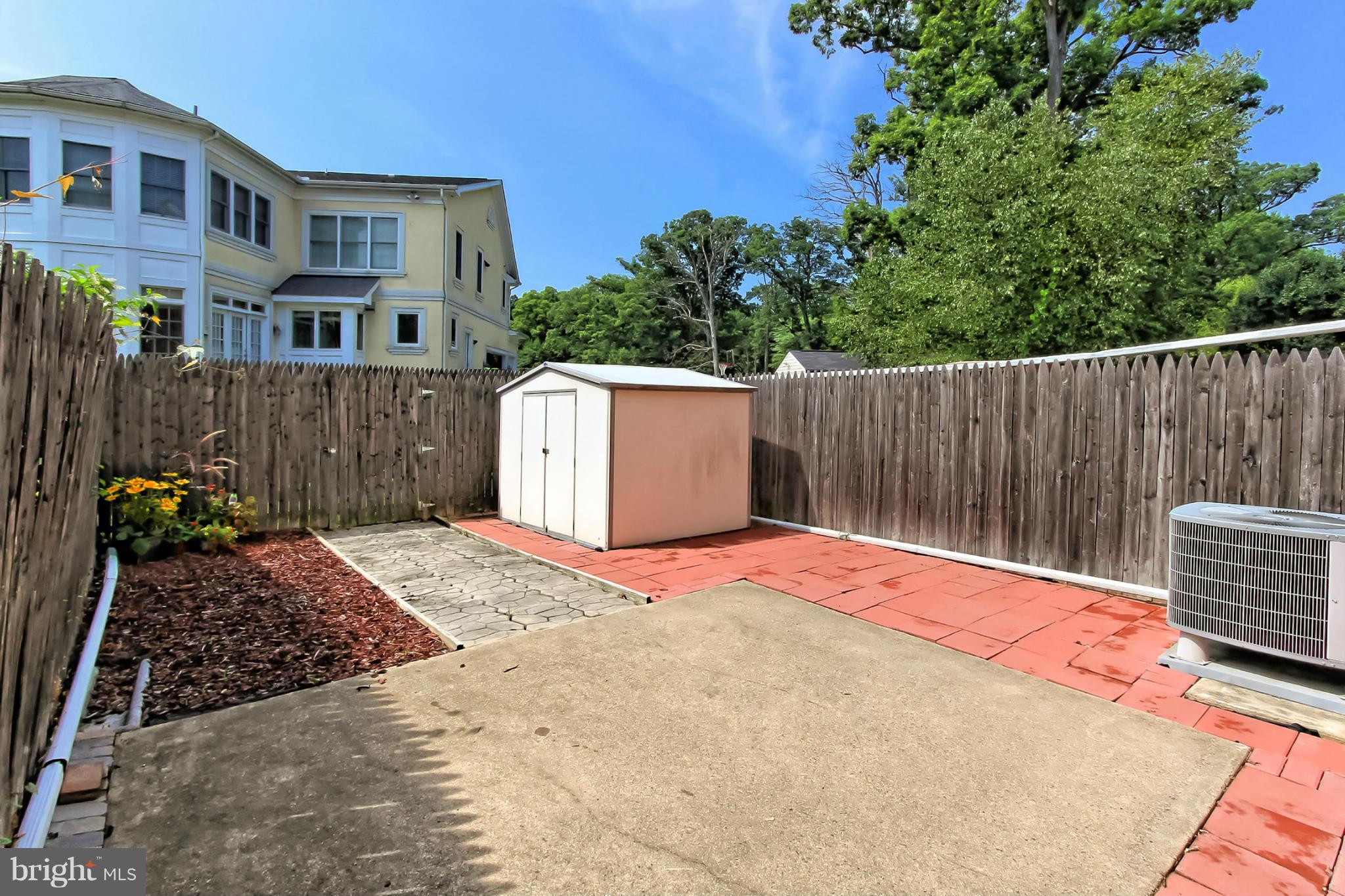 LEEWOOD - Residential