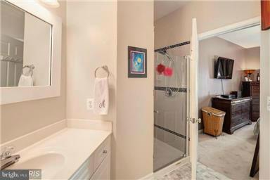 FOUNDERS WALK - Residential Lease