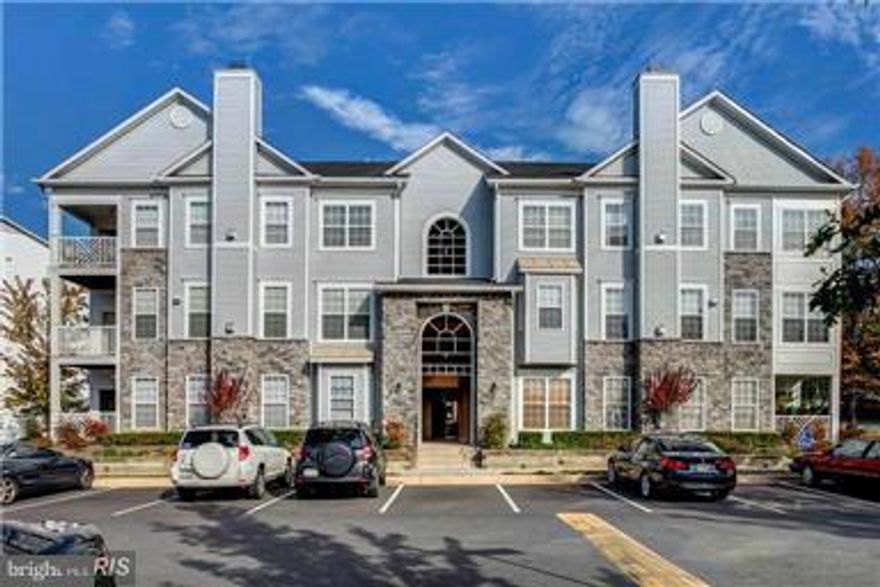 Bright home w/hardwoods & new carpet. Kitchen w/granite, new SS appliances & tile back splash. More living space in sunroom bump out. Beautiful new master bath. Storage room outside unit. Community center/club house, swimming pool, tot lot & shuttle to close by Metro. Very close to Capital Beltway, Kingstowne shopping, movie theater, the new Springfield Town Center and soon a Wegmans