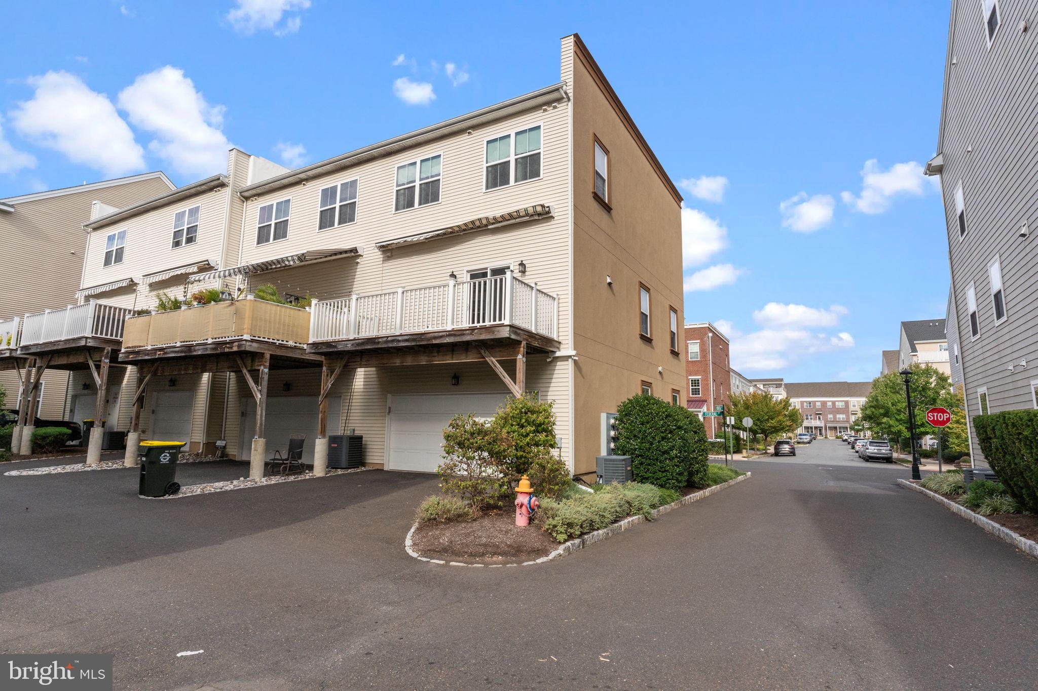 WATERSIDE - Residential