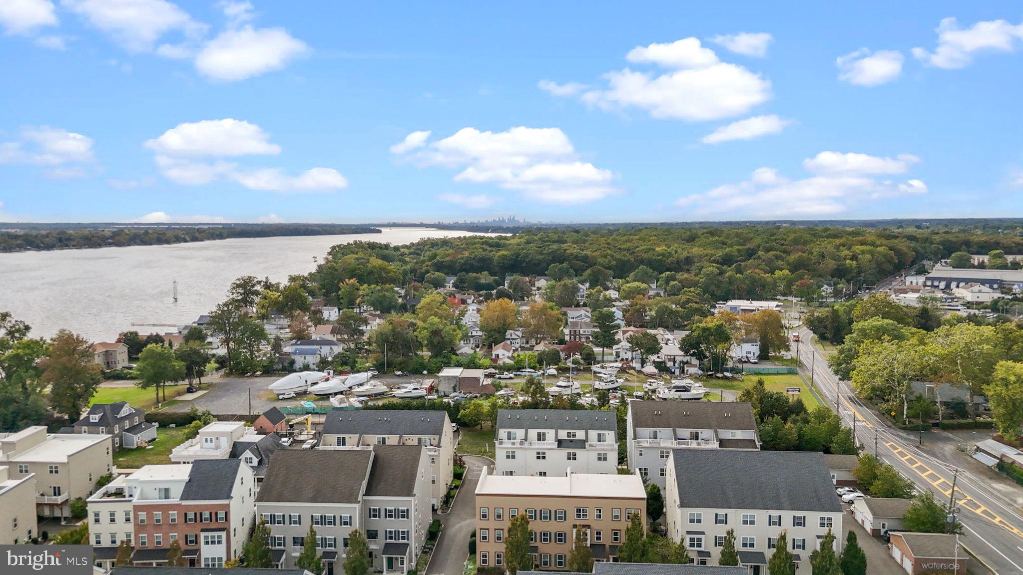 WATERSIDE - Residential