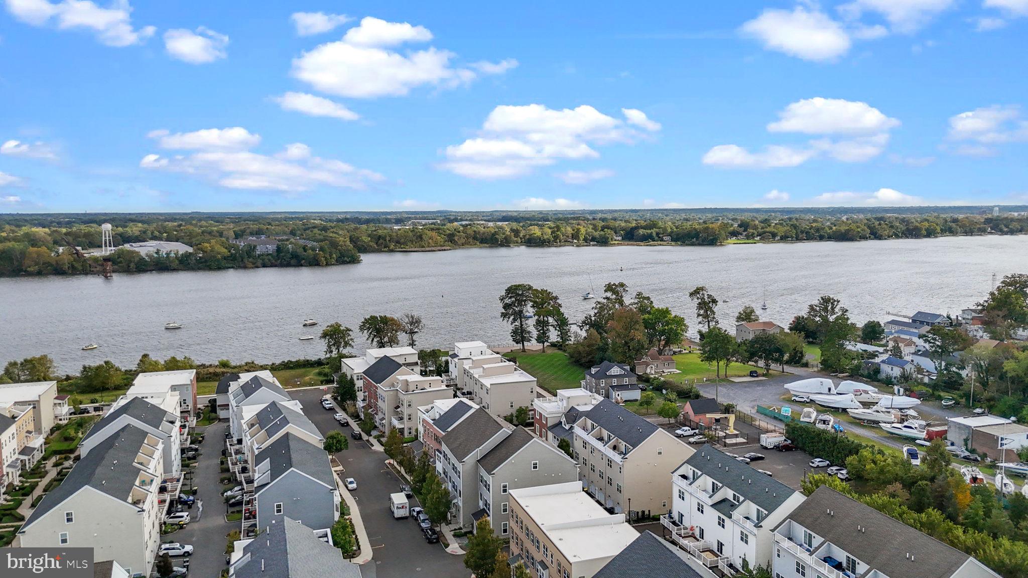 WATERSIDE - Residential