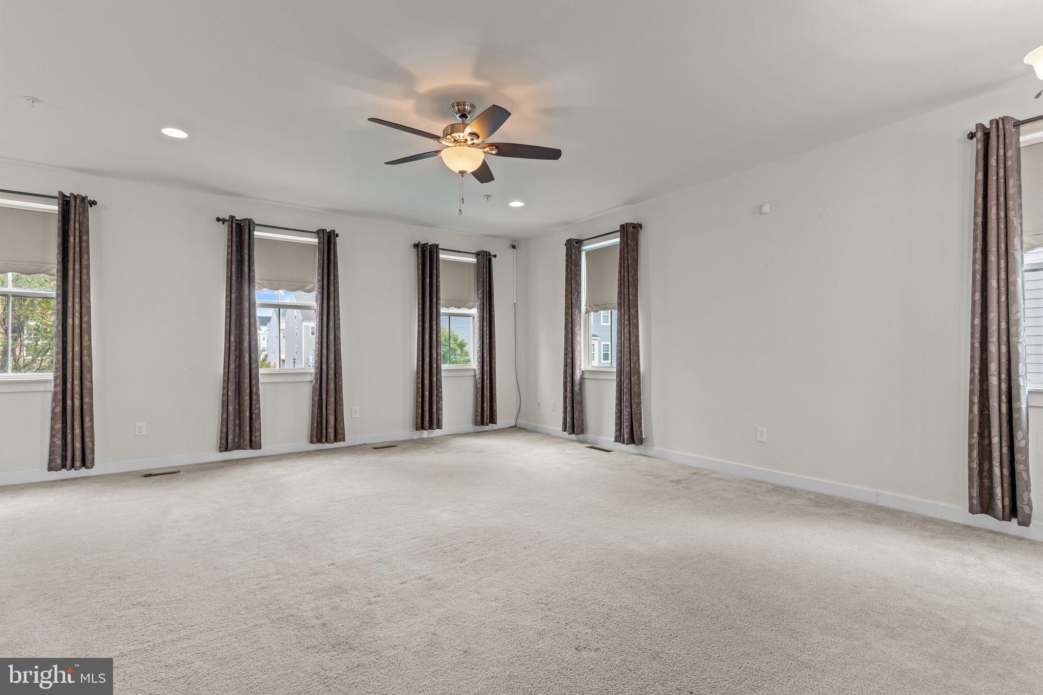 WATERSIDE - Residential