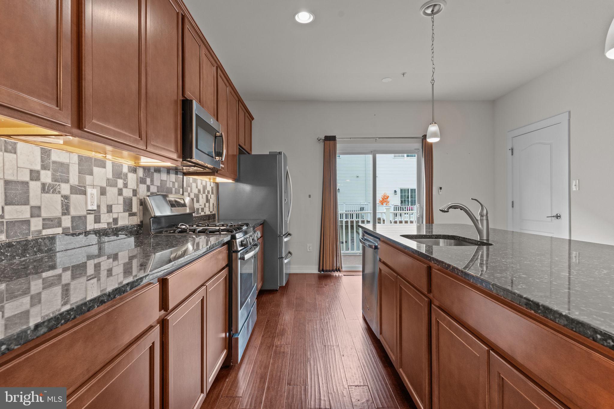 WATERSIDE - Residential