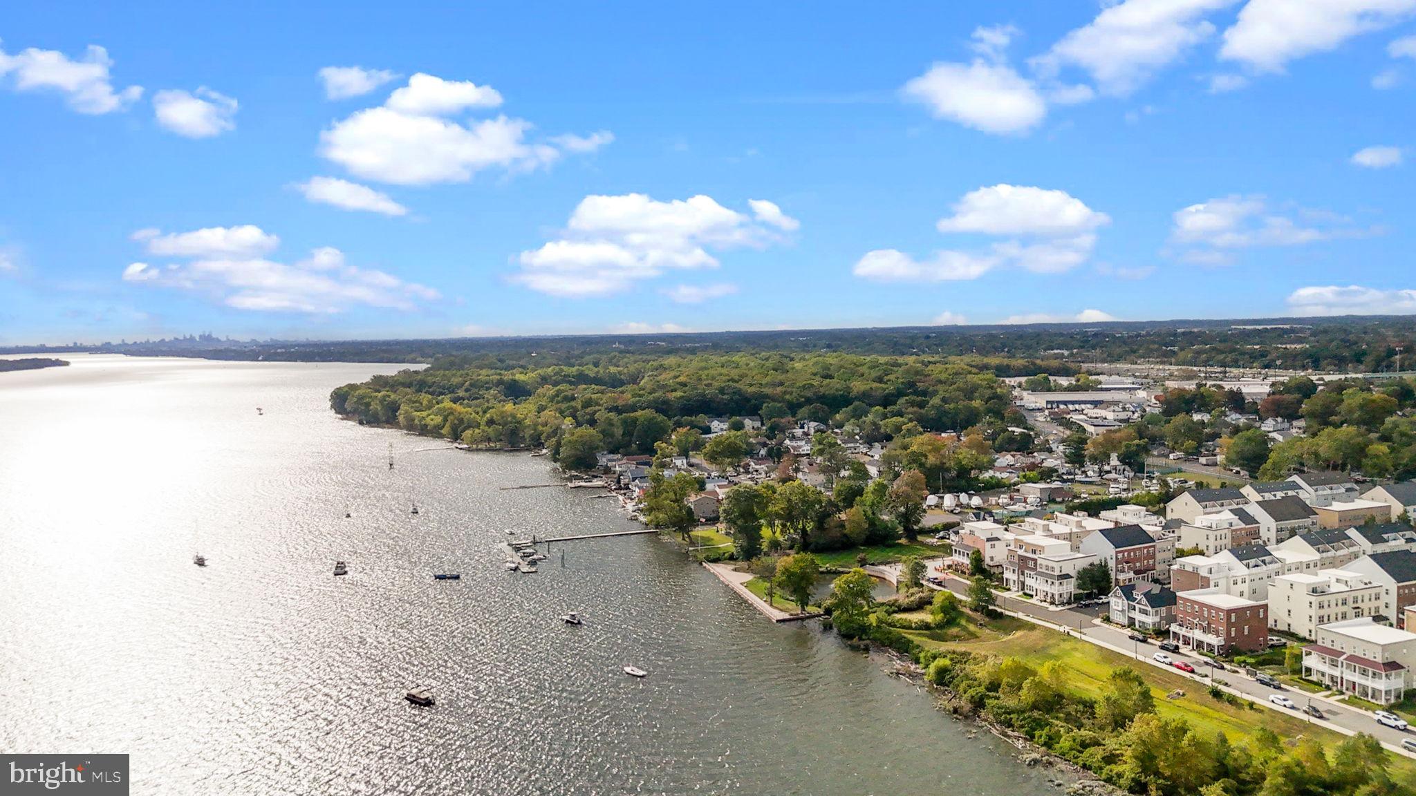 WATERSIDE - Residential