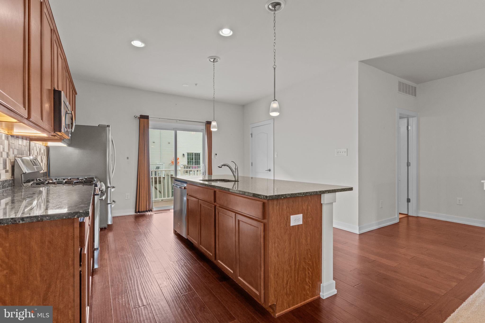 WATERSIDE - Residential