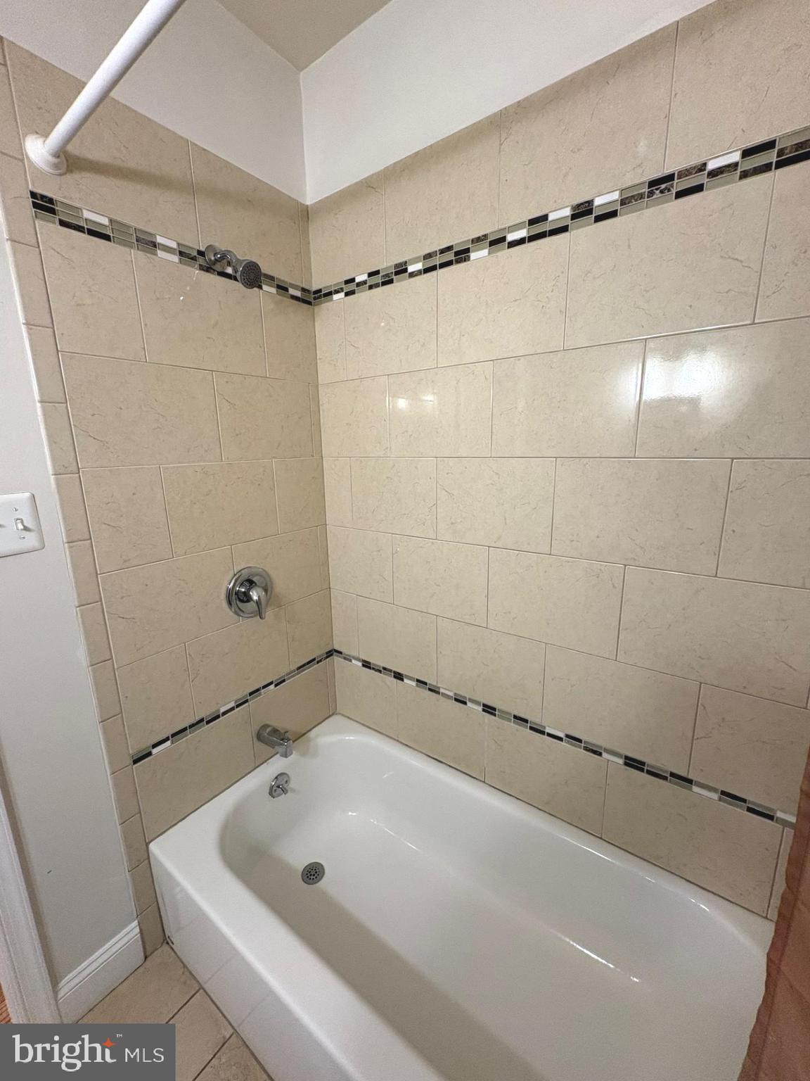 LANSDOWNE - Residential Lease