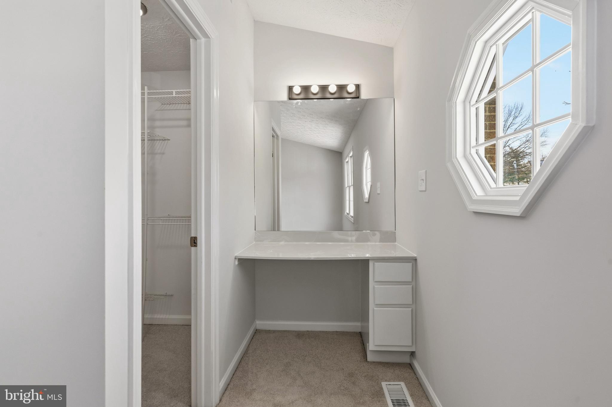 KINGS MEADE - Residential