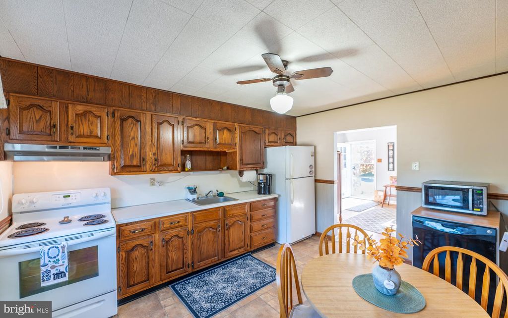 Photo of 677 Oakdale Avenue, POTTSTOWN, PA 19464 (MLS # PAMC2159140)