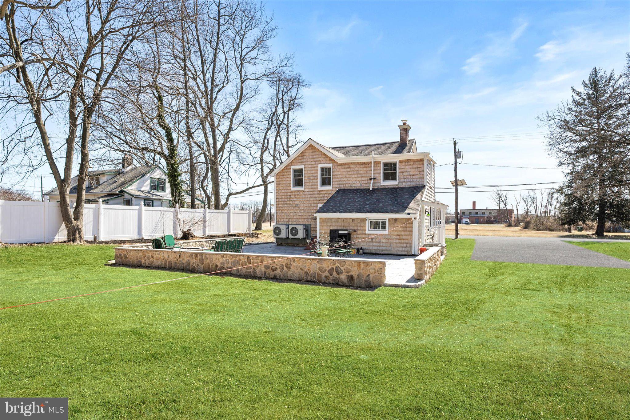 1387 MONMOUTH ROAD