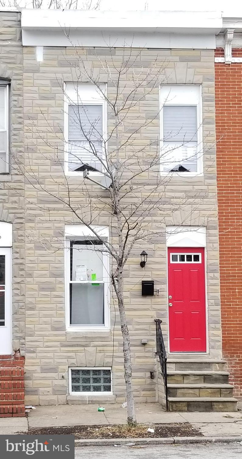 New Year, new you, new place to call home! Welcome to 1264 Washington Blvd nestled in the heart of Pigtown/Washington Village. The main level boasts an open concept with all new royale mahogany hardwood flooring, exposed brick, and recessed lighting. The gourmet kitchen has been fully renovated with brand new 42 inch cabinets, stainless steel appliances, granite countertops, and modern light fixtures. Upstairs, you'll find new carpet throughout, new washer and dryer, two decent size bedrooms with good closet space, and remodeled bathrooms. Additional updates include new windows, new roof, furnace, HVAC system, and new electrical, plumbing, and hot water heater. Brand new Vivint security system. Just a stone’s throw from Carroll Park and close to I-95, Baltimore-Washington Parkway, M&T Bank Stadium, Camdem Yards, & the Inner Harbor. You won't want to miss this one!! Groundrent unknown Seller will not redeem. FHA ready