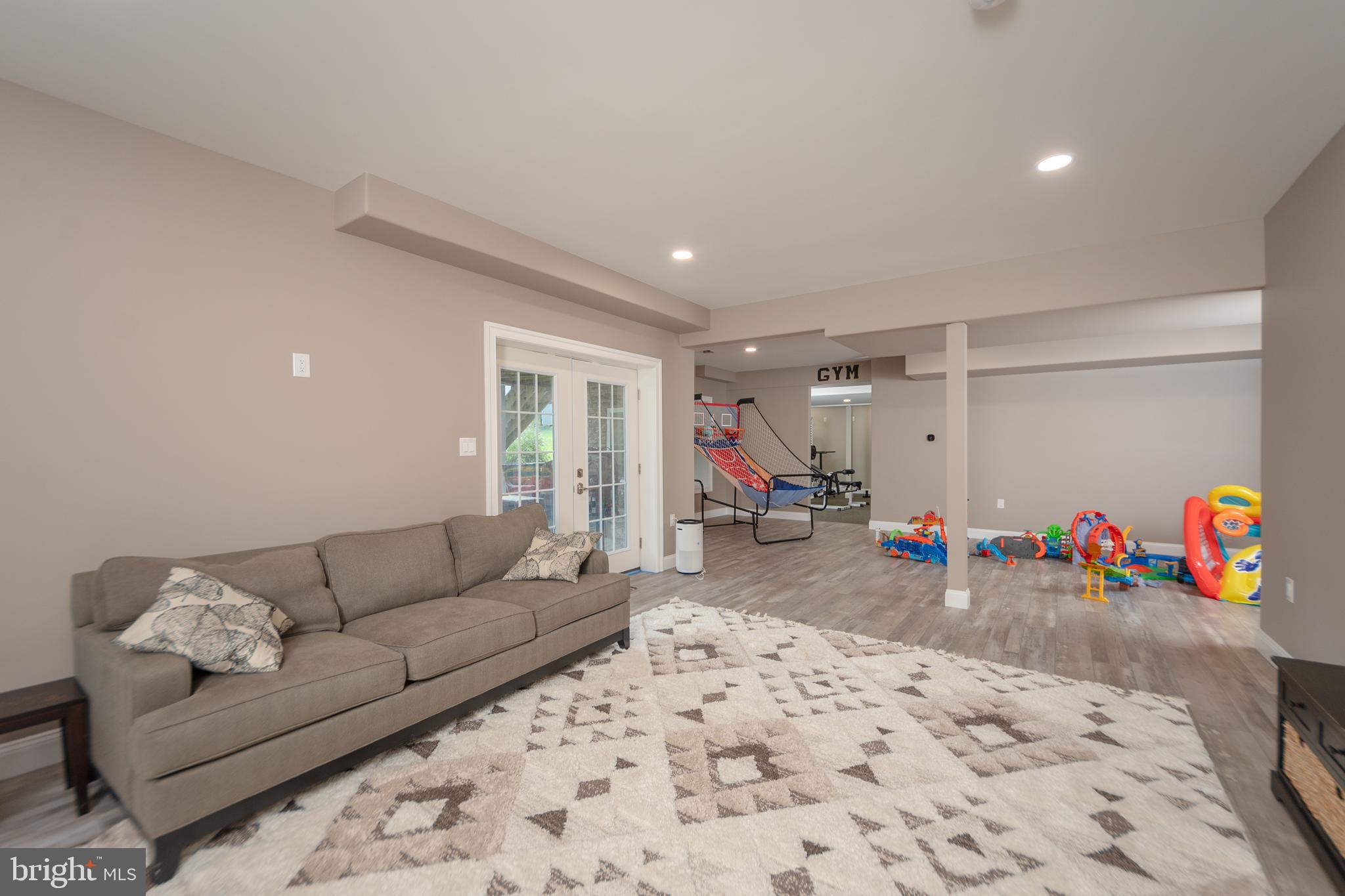 PENN MANOR - Residential