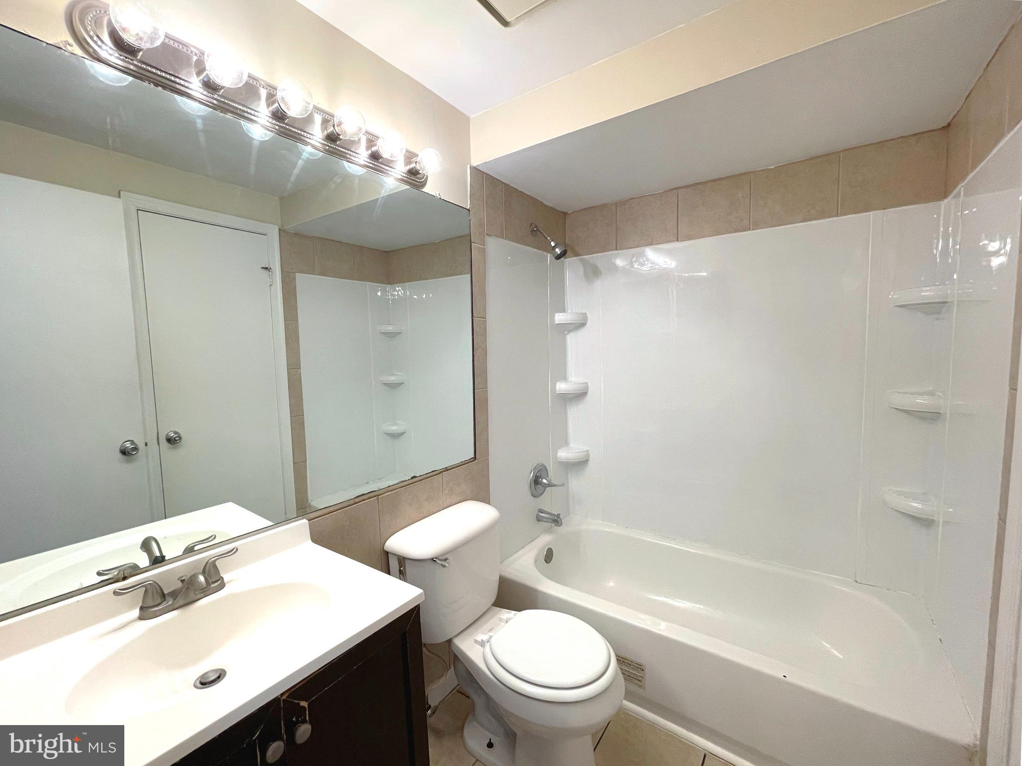 LANCASTER / WESTLAKE VILLAGE - Residential Lease