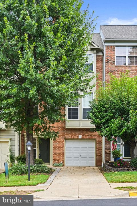 47630 SANDBANK SQUARE STERLING VA 20165