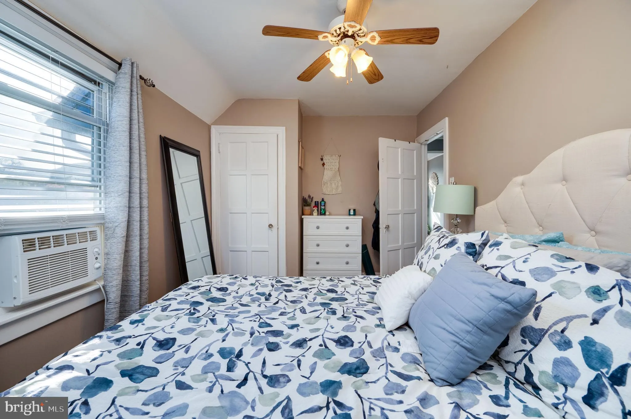 Reading, Pennsylvania 19606, United States, 4 Bedrooms Bedrooms, ,1 BathroomBathrooms,Residential,Coming Soon,235654