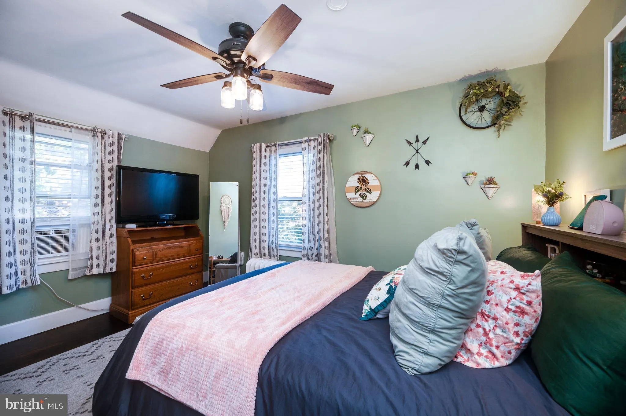 Reading, Pennsylvania 19606, United States, 4 Bedrooms Bedrooms, ,1 BathroomBathrooms,Residential,Coming Soon,235654