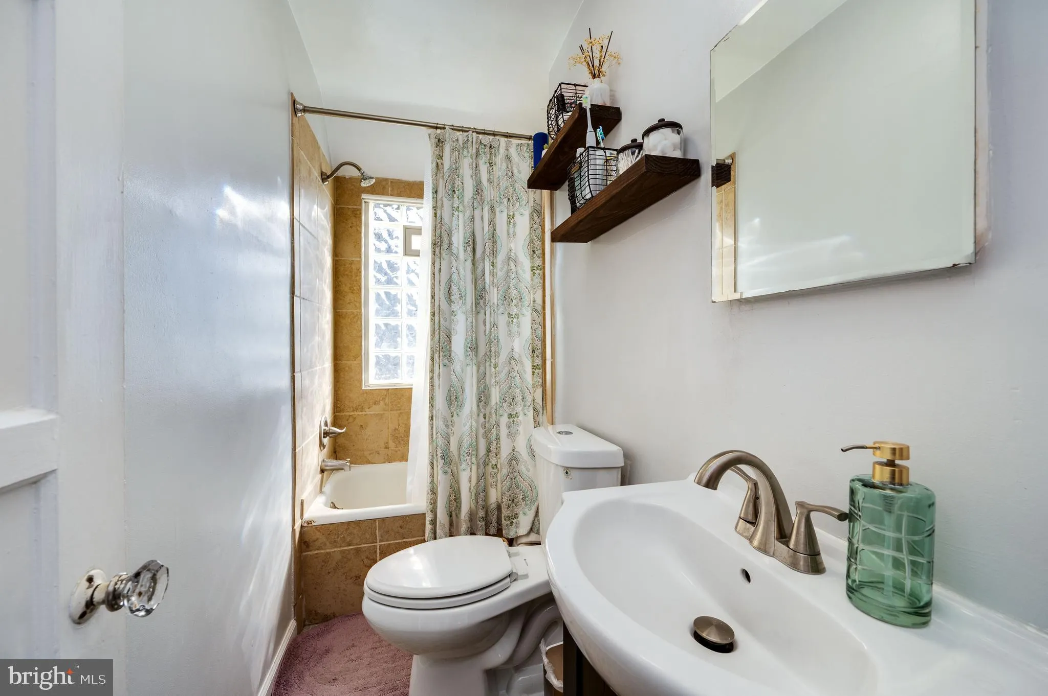 Reading, Pennsylvania 19606, United States, 4 Bedrooms Bedrooms, ,1 BathroomBathrooms,Residential,Coming Soon,235654